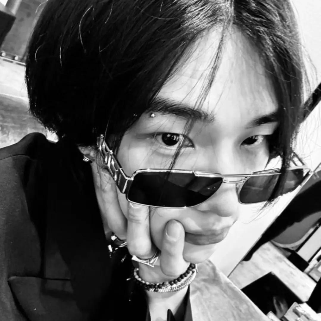 Hwang Hyunjin thumbnail