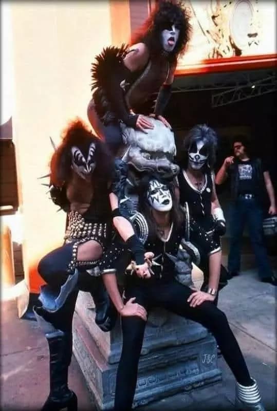 Kiss thumbnail