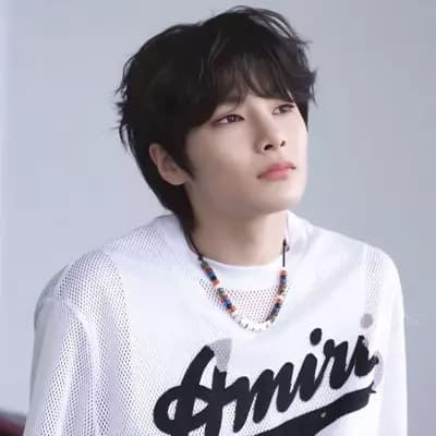 Jeongin  thumbnail