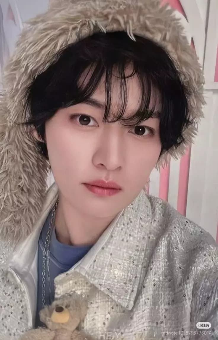Lee Know thumbnail