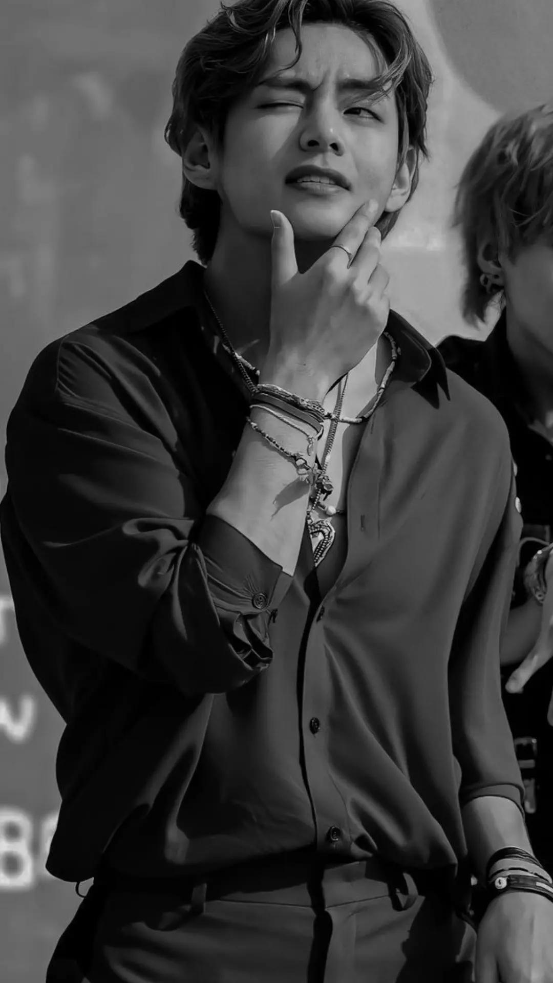 kim teahyung thumbnail