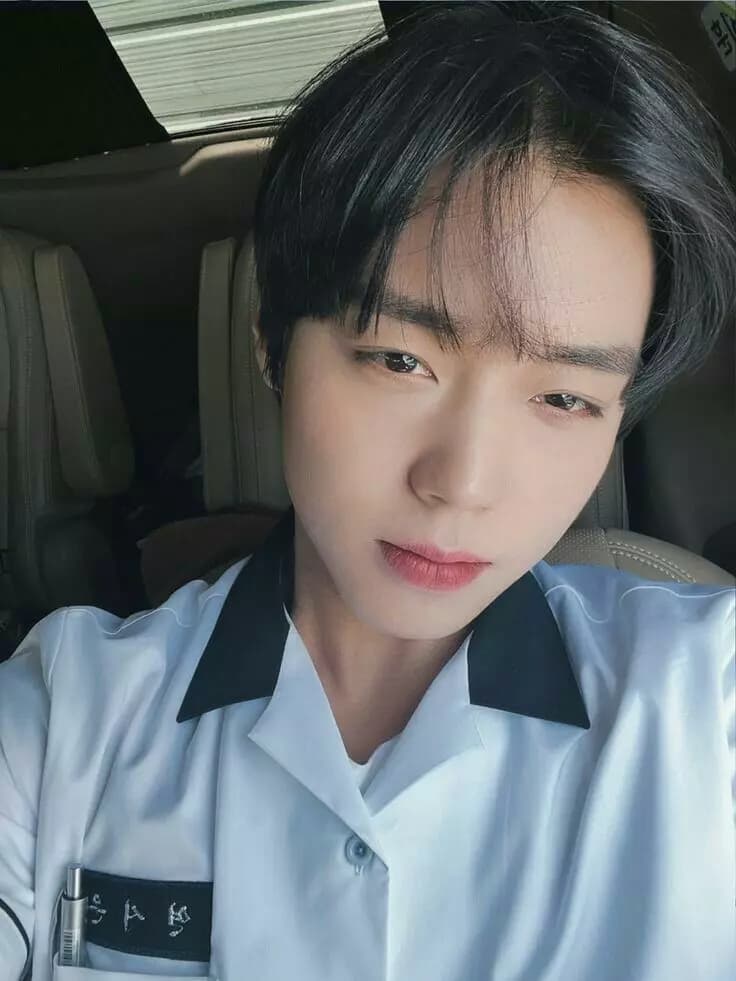 Yoon Si Eun thumbnail