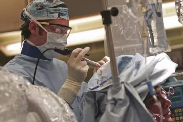 Ethan Gary ( surgeon) thumbnail