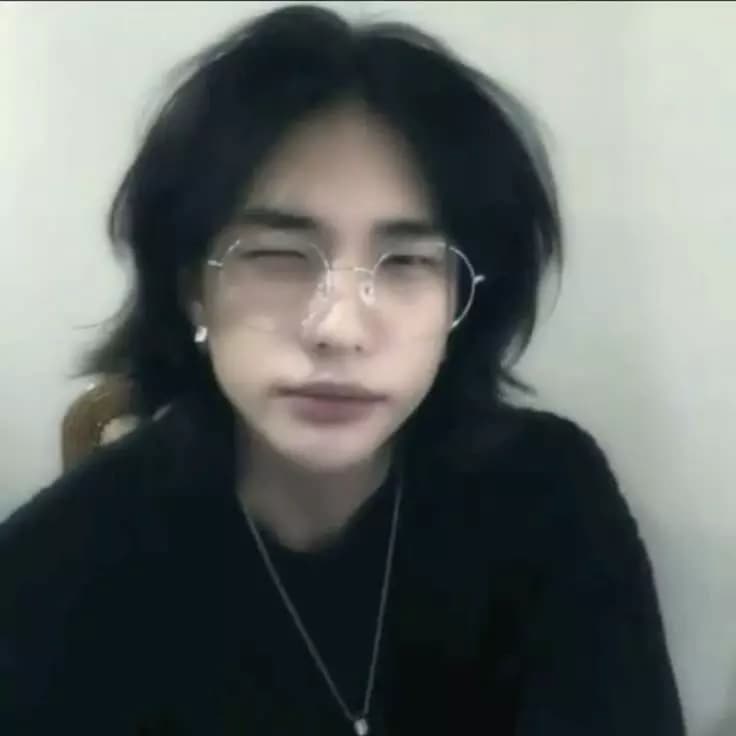 hyunjin (demon) thumbnail