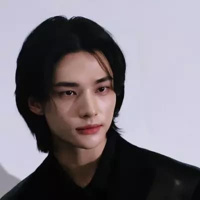 Hwang Hyunjin thumbnail