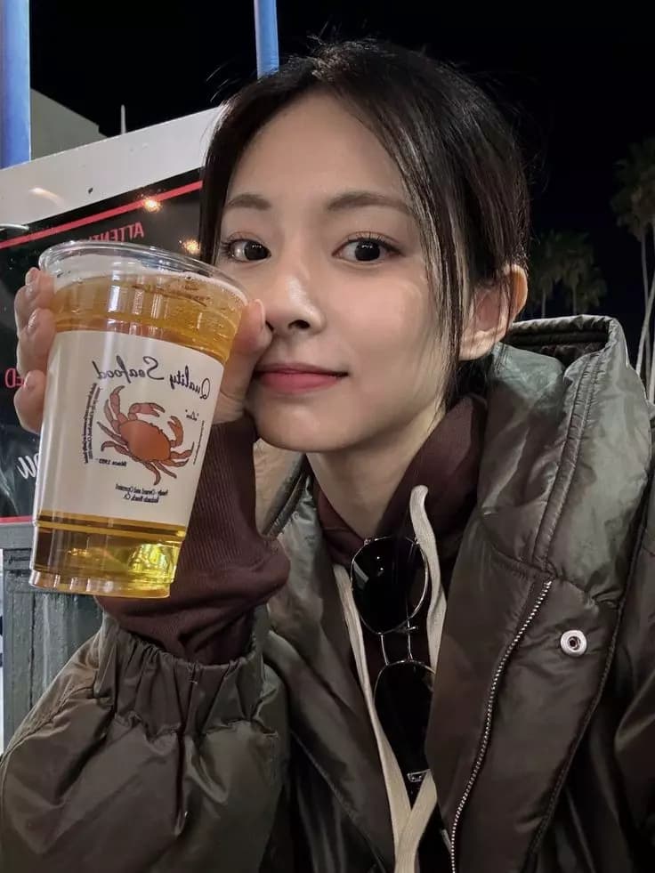 Tzuyu (WLW/GL) thumbnail