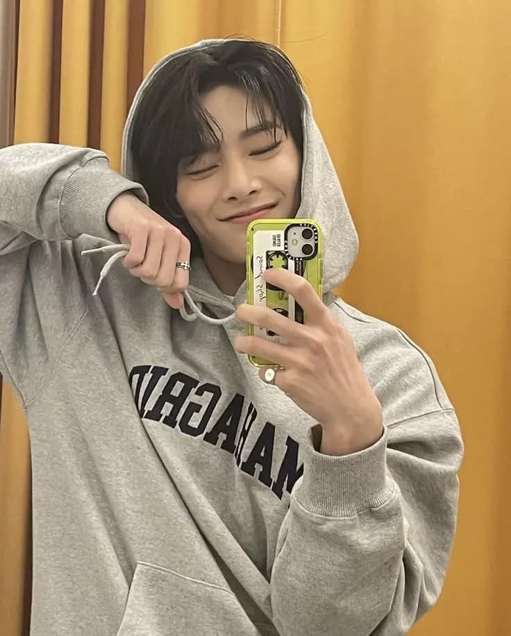 Yang Jeongin || Boyfriend thumbnail