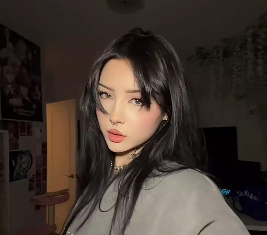 Laura thumbnail