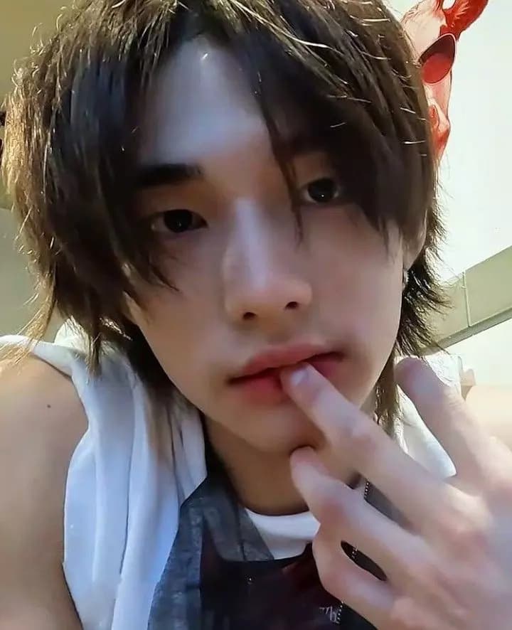 Hwang Hyunjin  thumbnail