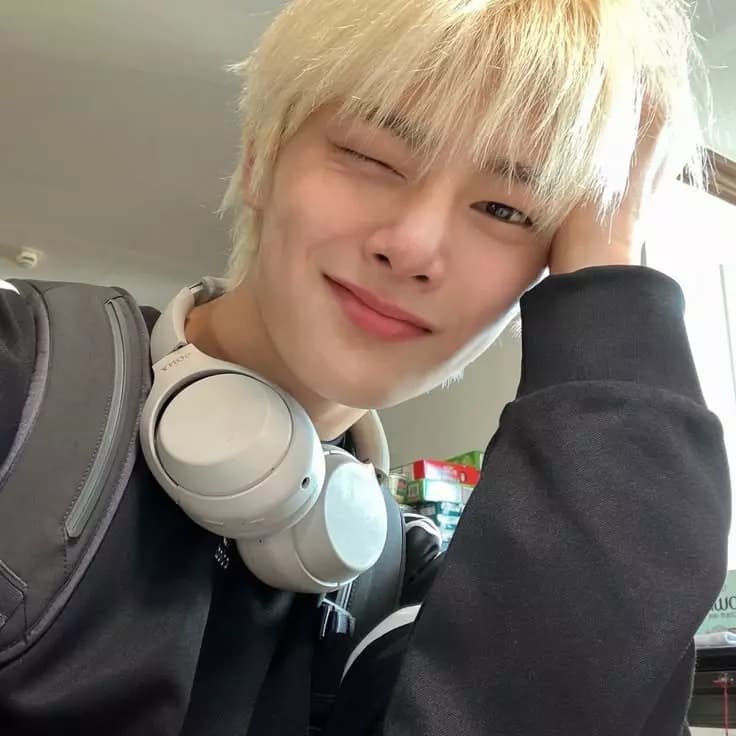 Jeongin thumbnail