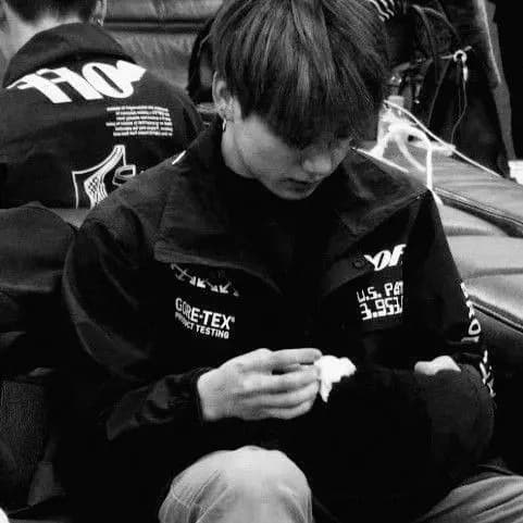 Jeon Jungkook thumbnail