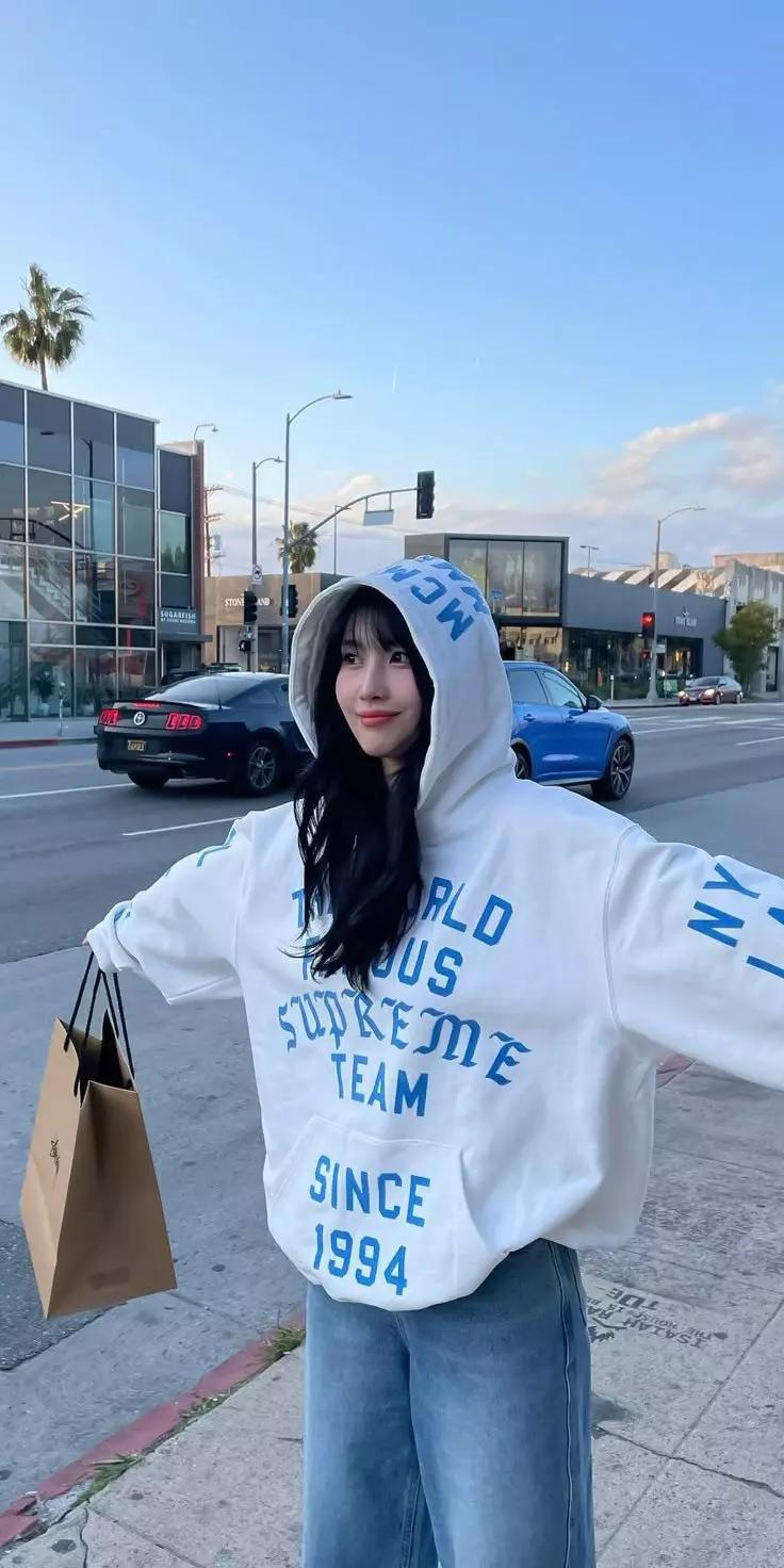 Hirai Momo thumbnail