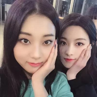 Seungyeon and Seunghee thumbnail