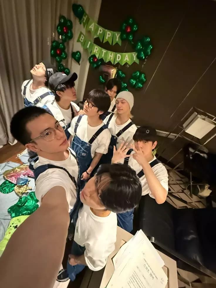 Straykids  thumbnail