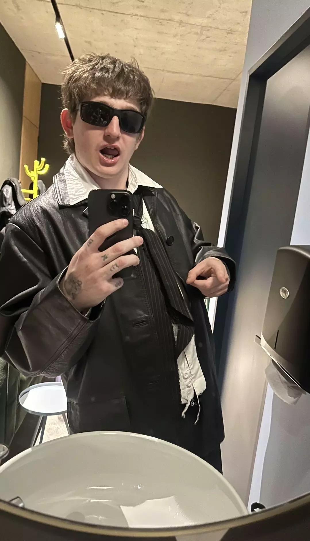 Dillom thumbnail