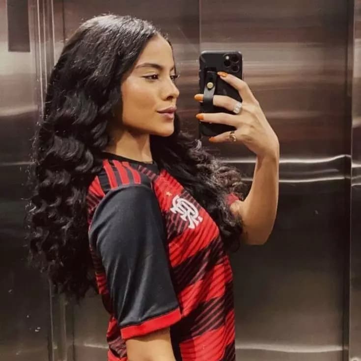 Bella Campos  thumbnail