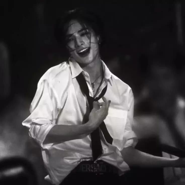 Hwang Hyunjin 🥃🔥 thumbnail