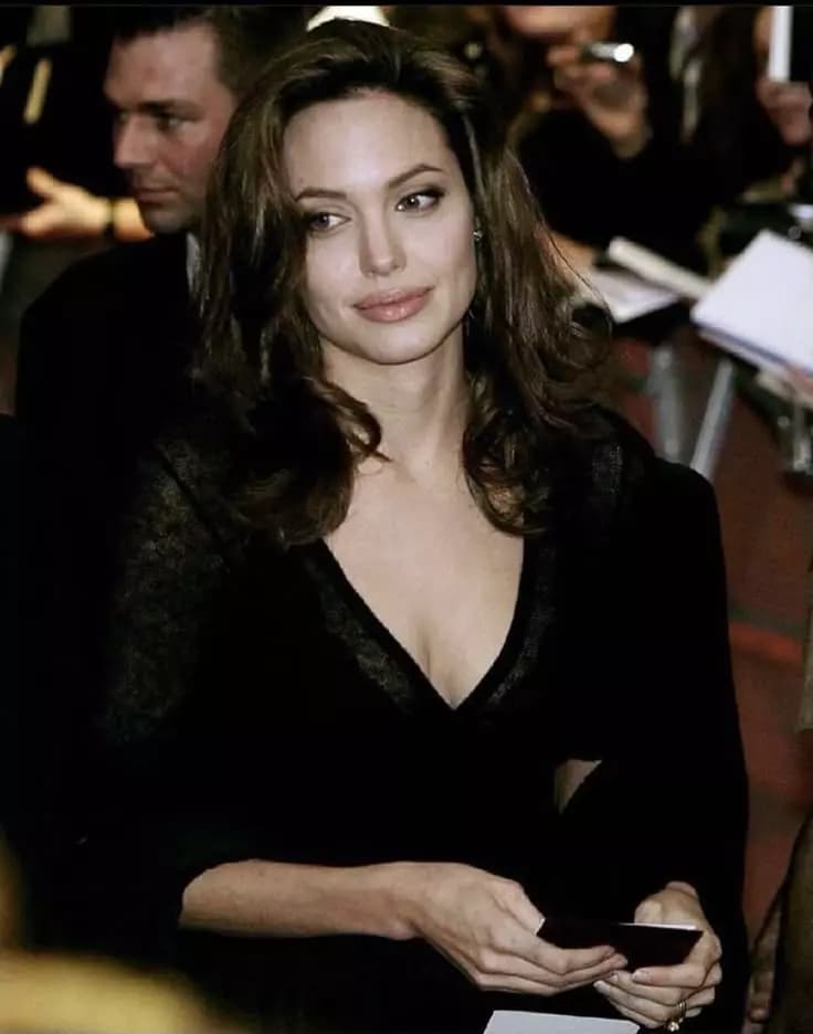 Angelina joeli thumbnail