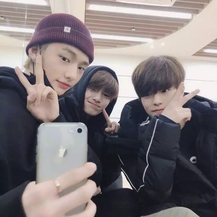 Jeongin, Hyunjin e Seungmin. thumbnail