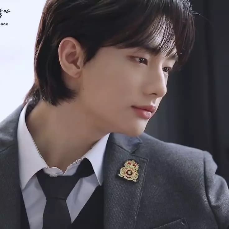 Hwang Hyunjin  thumbnail