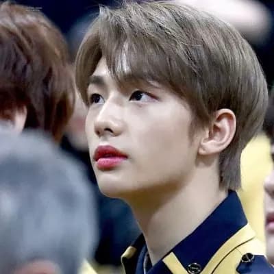 Hwang Hyunjin thumbnail