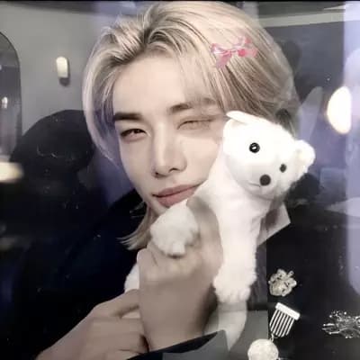 Hwang Hyunjin thumbnail