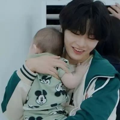 Jeongin (I.N) thumbnail