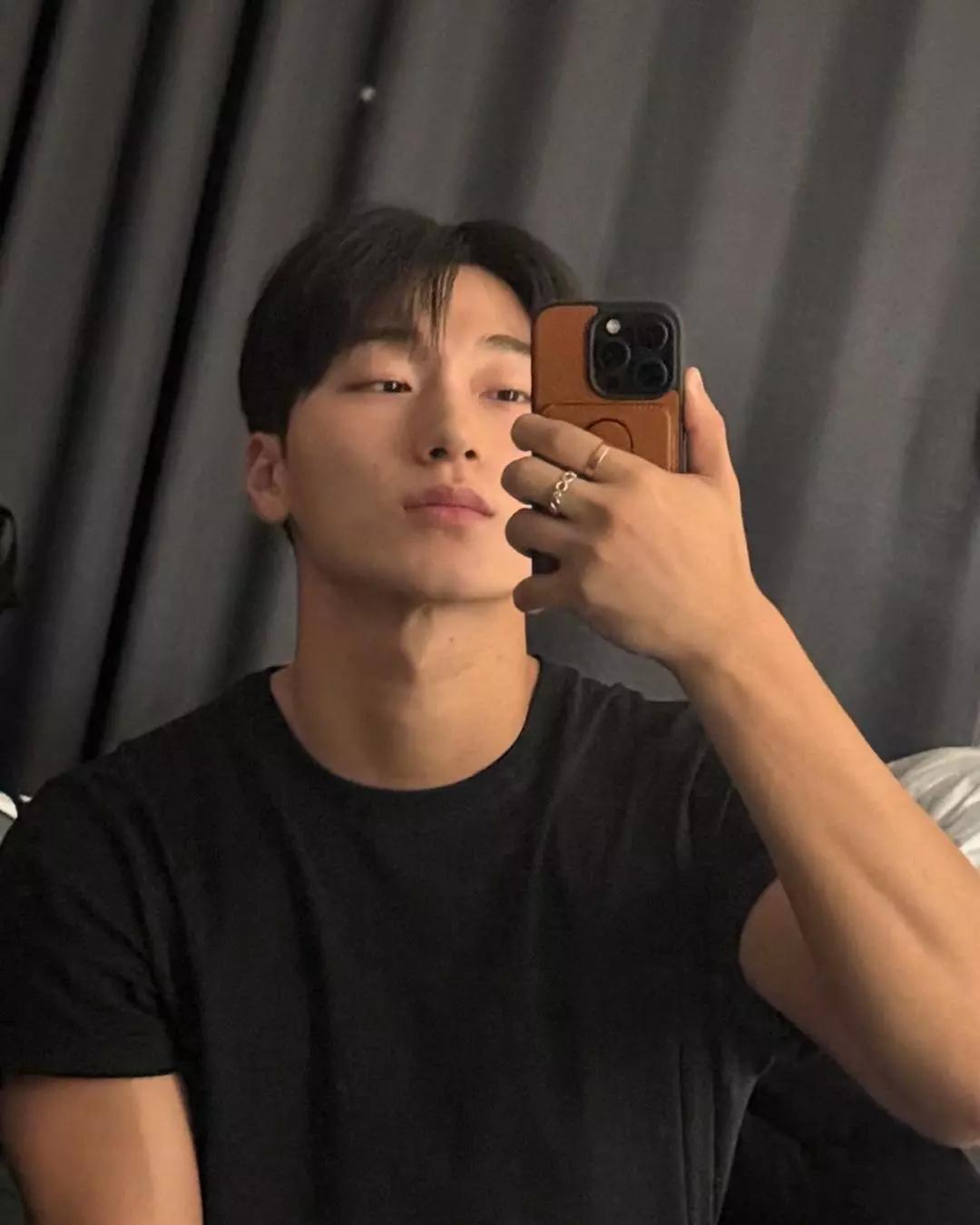 Choi San thumbnail