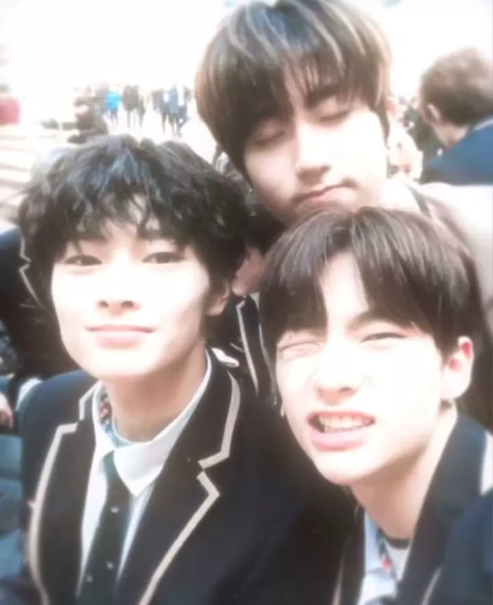 Changbin, Hyunjin, I didn't wear y jangin. thumbnail