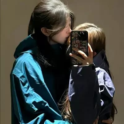 Vivi & Yuen mama and mom thumbnail