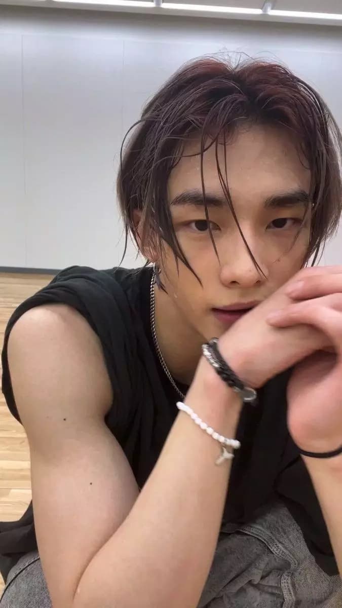 Hwang Hyunjin  thumbnail