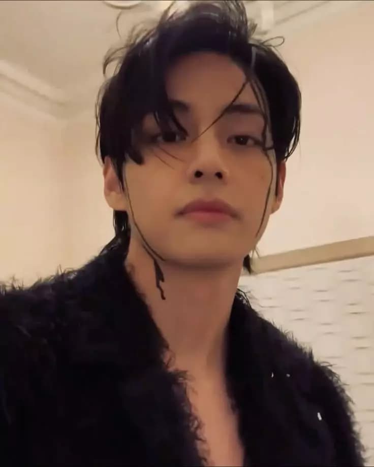 Kim Taehyung thumbnail