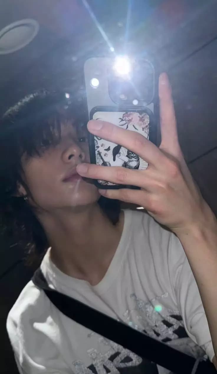 Hwang Hyunjin thumbnail