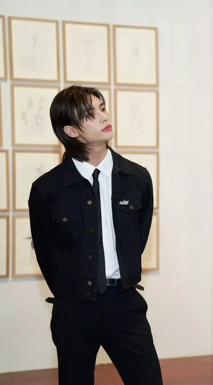 Hwang Hyunjin  thumbnail