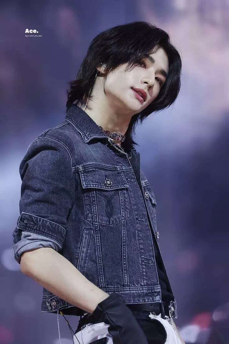 Hwang Hyunjin  thumbnail