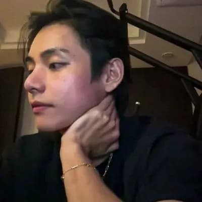 Kim Taehyung (V) thumbnail