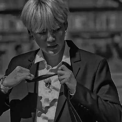 Min Yoongi (Suga) thumbnail