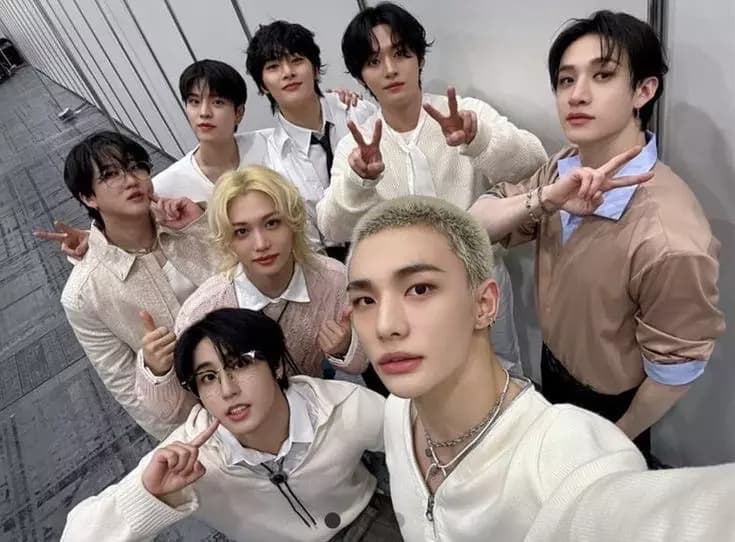 Stray Kids. thumbnail