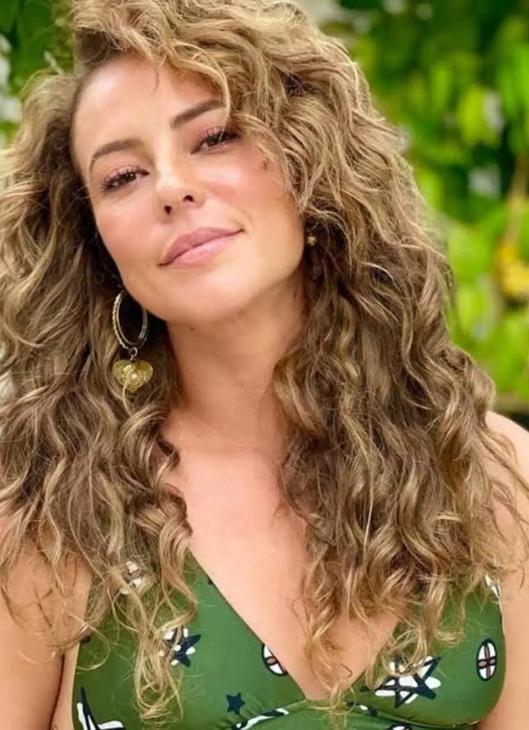 Paola Oliveira thumbnail