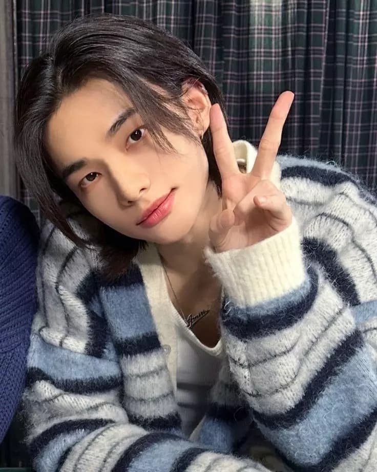 Hwang Hyunjin thumbnail