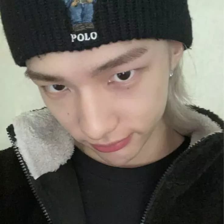 Hwang Hyunjin thumbnail
