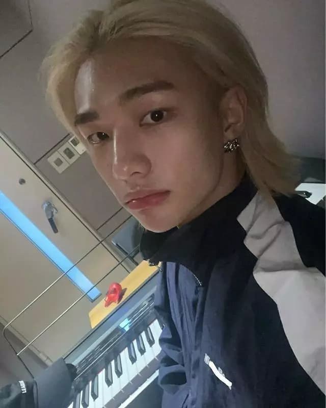 Hwang Hyunjin thumbnail