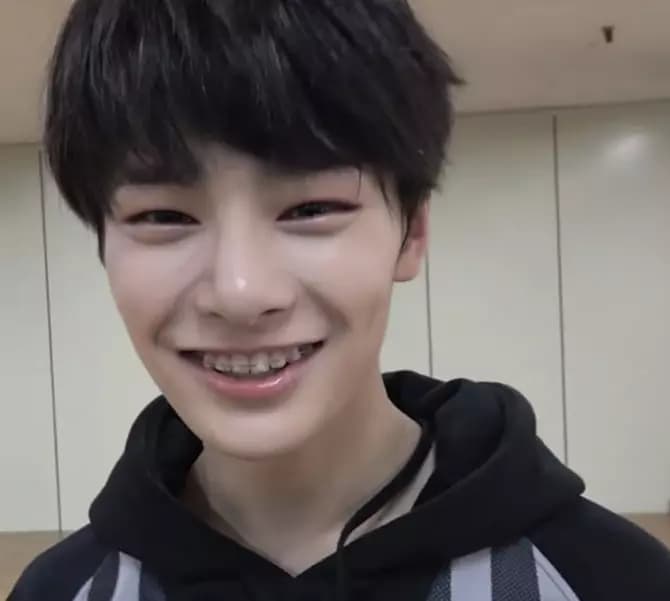 Jeongin thumbnail