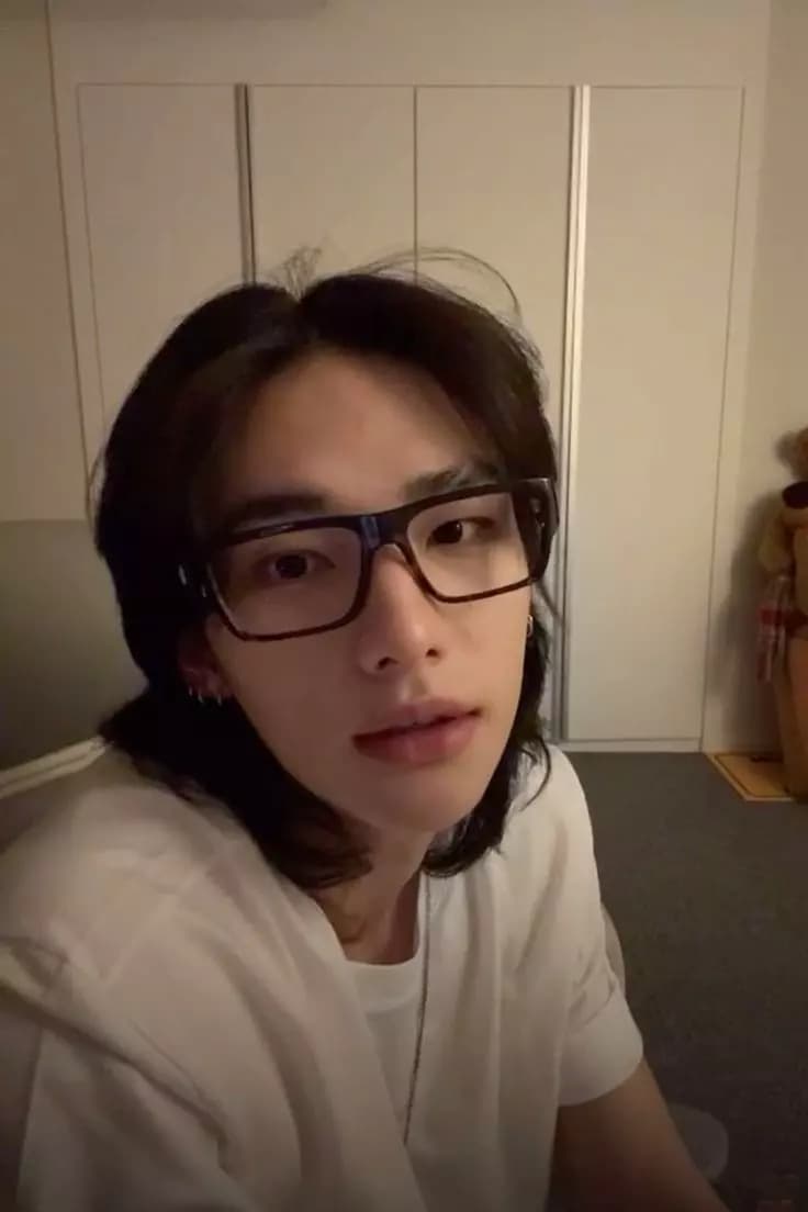 Hwang Hyunjin  thumbnail