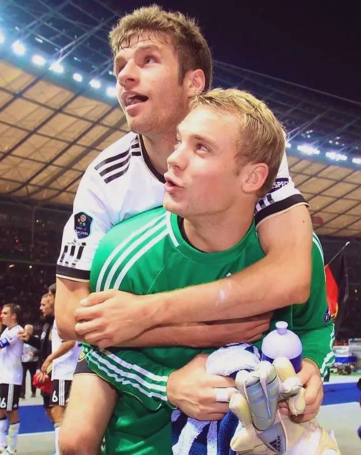 Manuel Neuer & AMP; Thomas Muller thumbnail