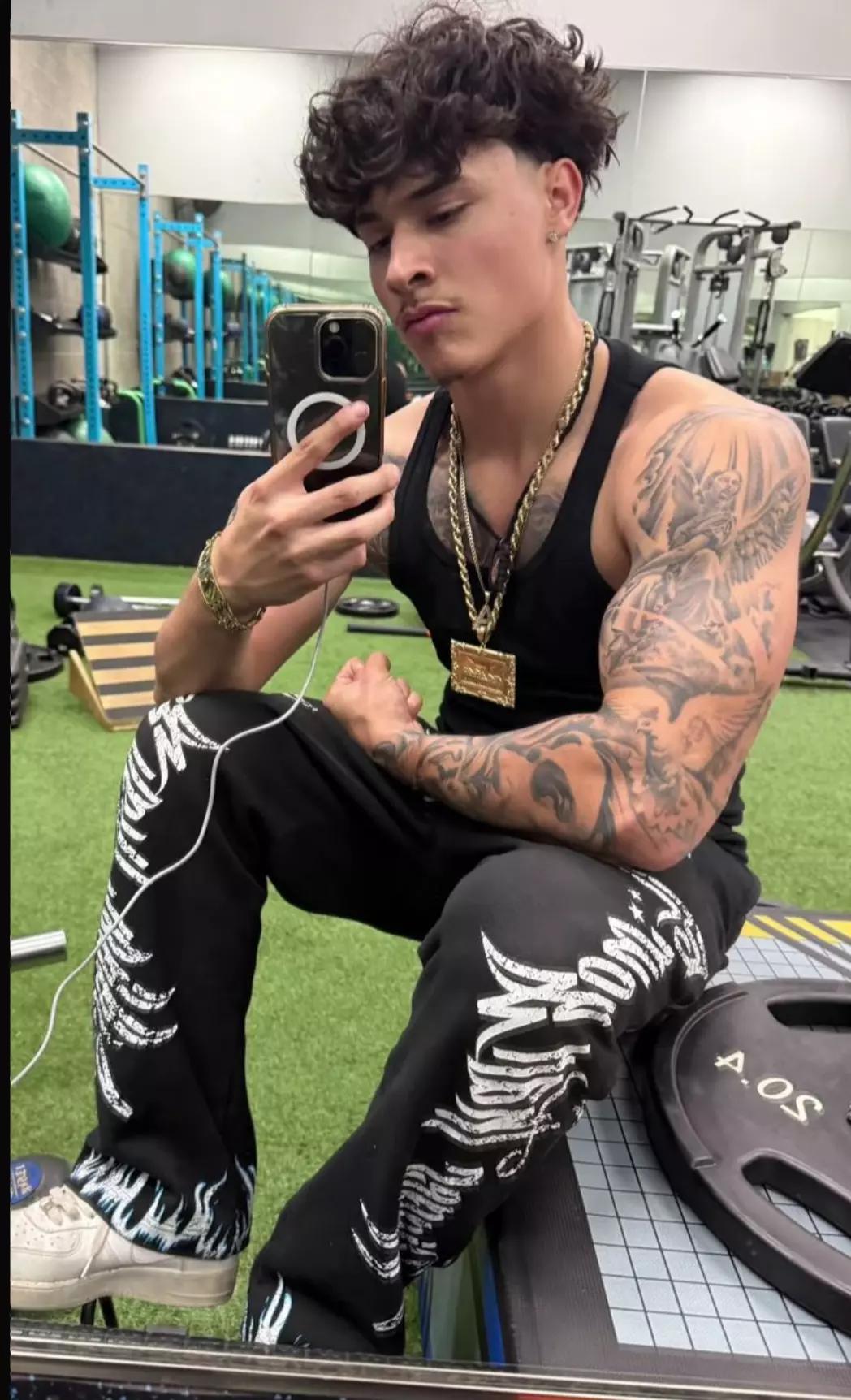 Alex chino thumbnail