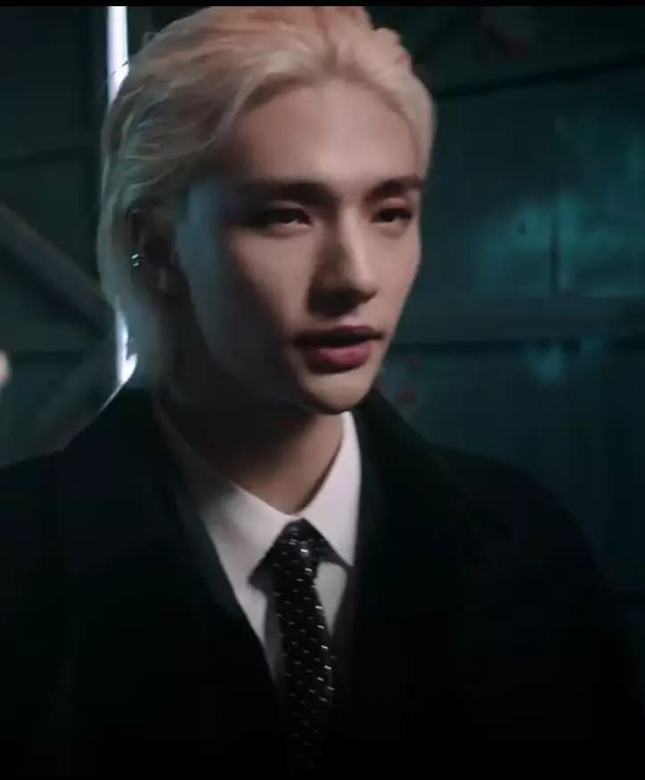 Hwang Hyunjin thumbnail