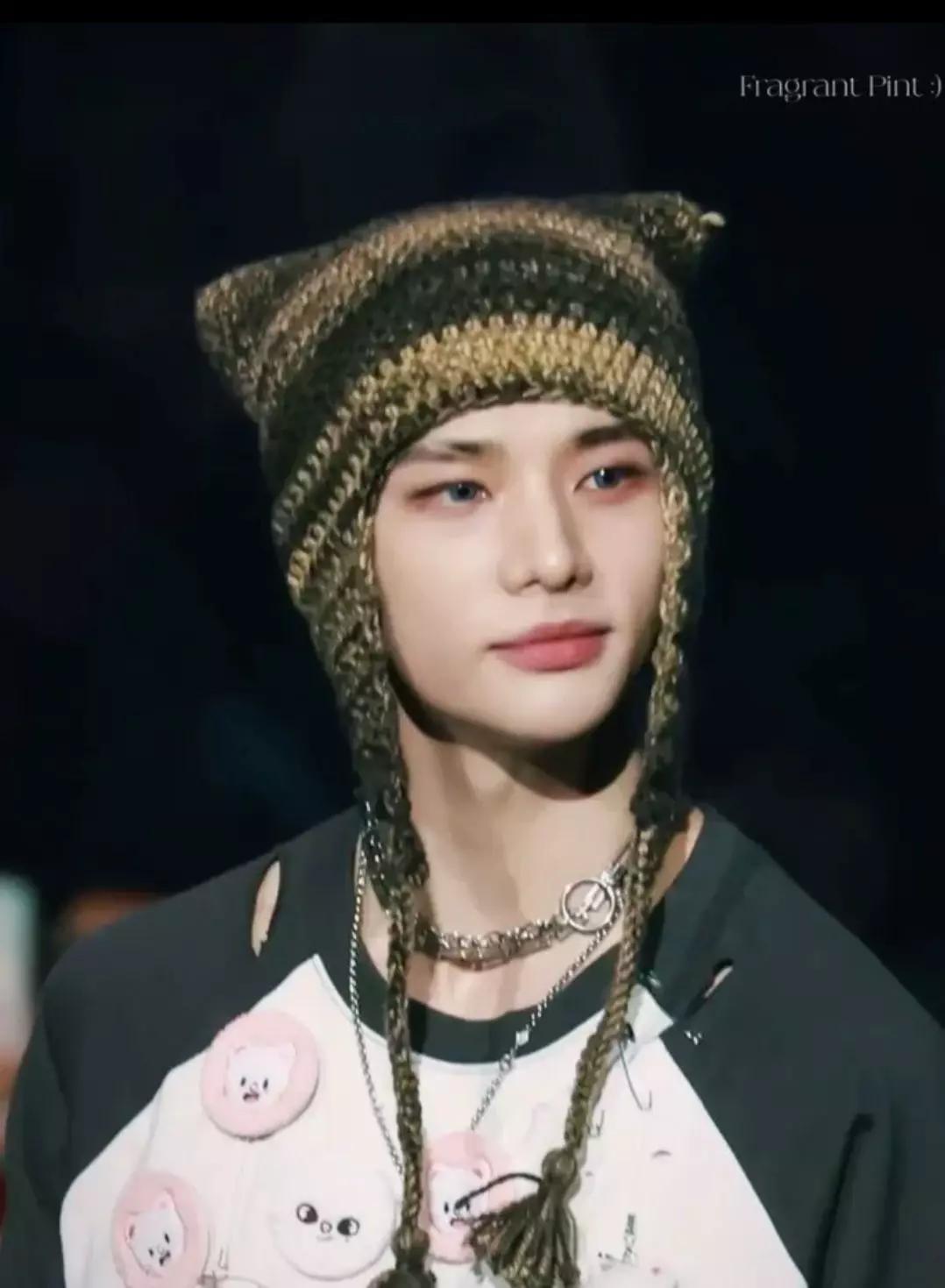 Hwang Hyunjin  thumbnail