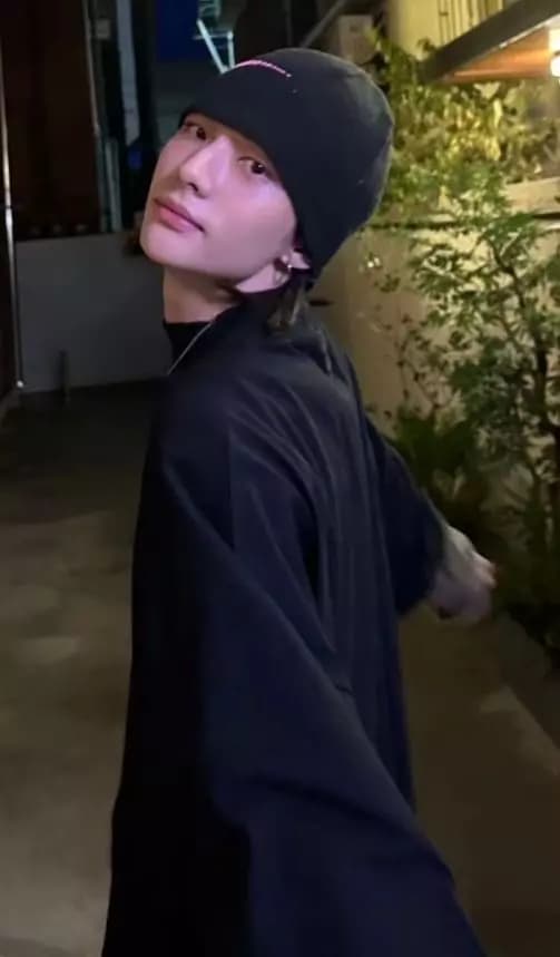 Hwang Hyunjin thumbnail