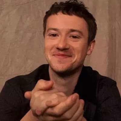 Joseph Quinn thumbnail